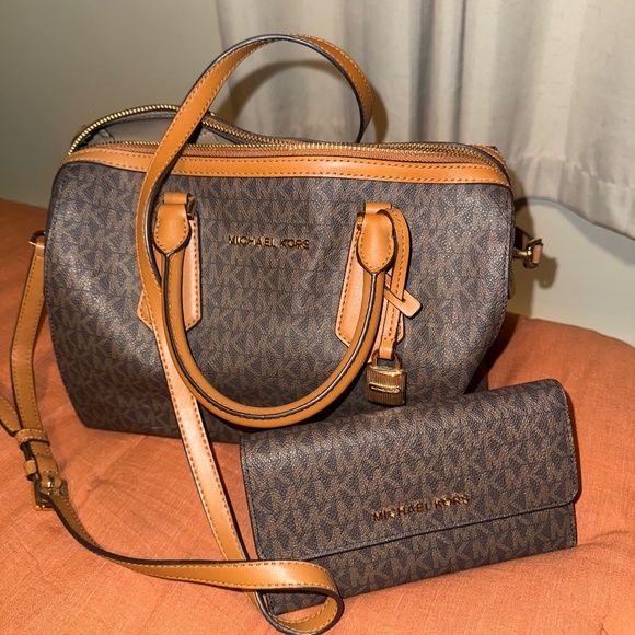 Michael Kors Bag and Wallet - Picture 1 of 6